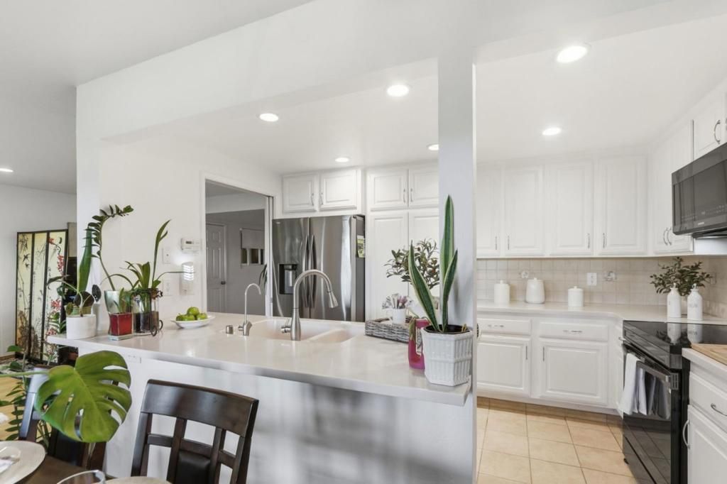 Image 9 of property listing at 5058 Cribari Vale, San Jose, CA 95135