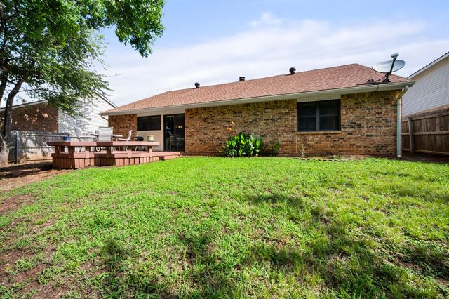 7016 Greenspring Drive, Arlington, TX 76016