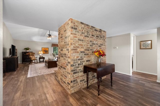 7016 Greenspring Drive, Arlington, TX 76016