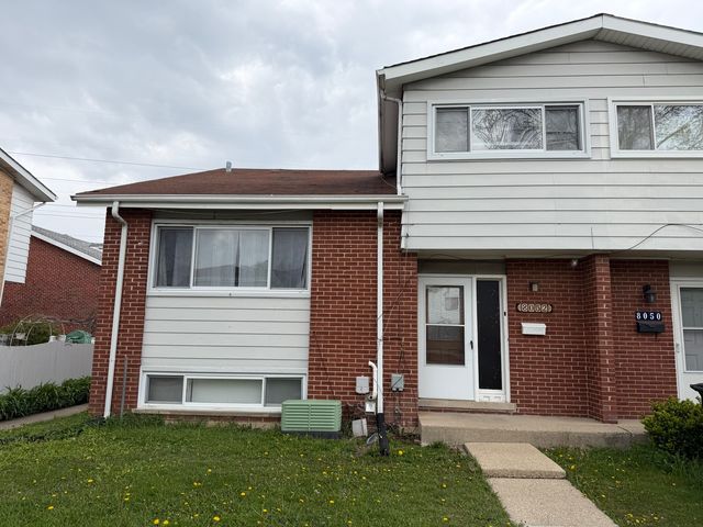 8052 W Lyons Street, Niles, IL 60714