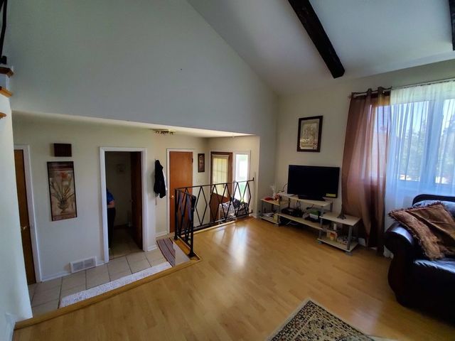 8052 W Lyons Street, Niles, IL 60714