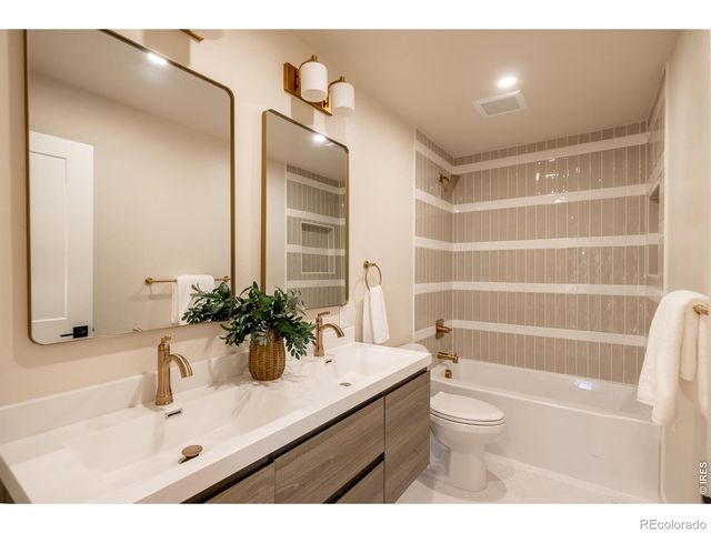 7706 S Madison Circle, Centennial, CO 80122