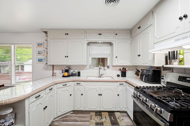 107 Sayles Street, Brenham, TX 77833
