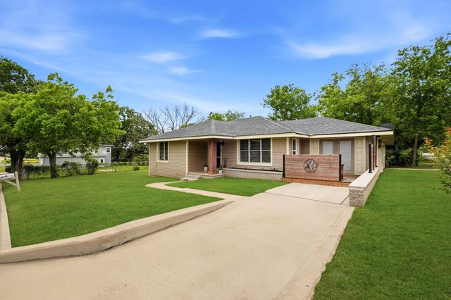 107 Sayles Street, Brenham, TX 77833