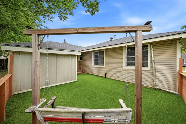 107 Sayles Street, Brenham, TX 77833