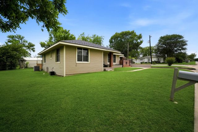 107 Sayles Street, Brenham, TX 77833