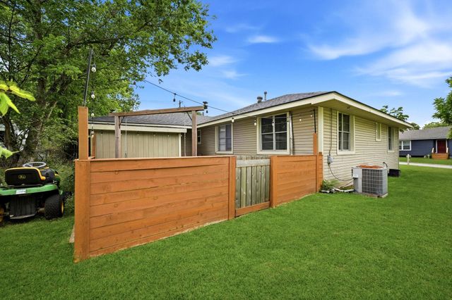 107 Sayles Street, Brenham, TX 77833