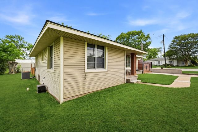 107 Sayles Street, Brenham, TX 77833