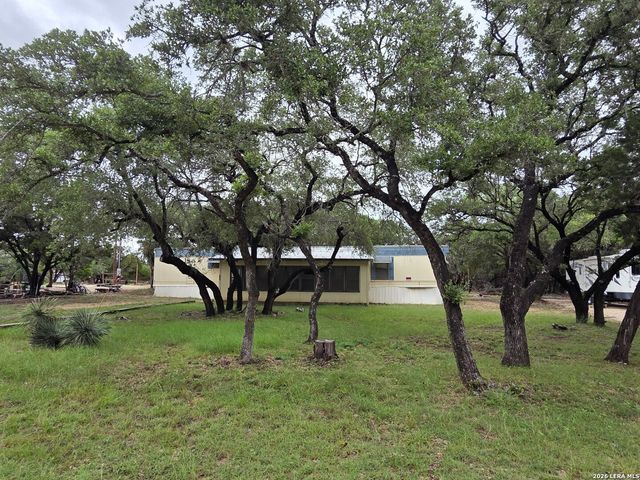 115 TIMBERLINE DR, Bandera, TX 78003