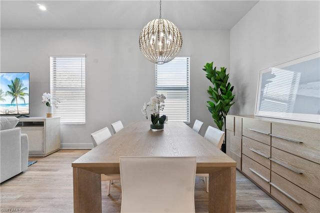 551 97th AVE N, Naples, FL 34108