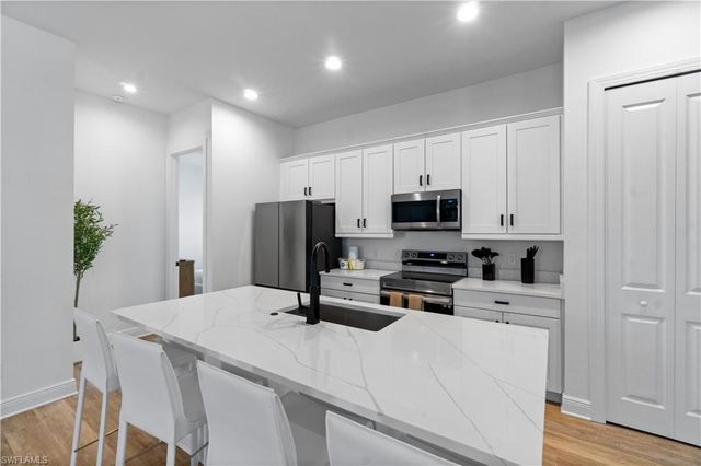 551 97th AVE N, Naples, FL 34108