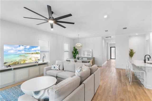 551 97th AVE N, Naples, FL 34108