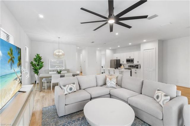 551 97th AVE N, Naples, FL 34108