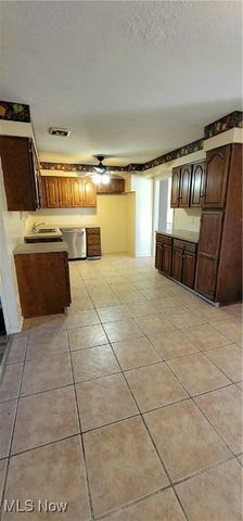 1951 E 39th Street, Lorain, OH 44055