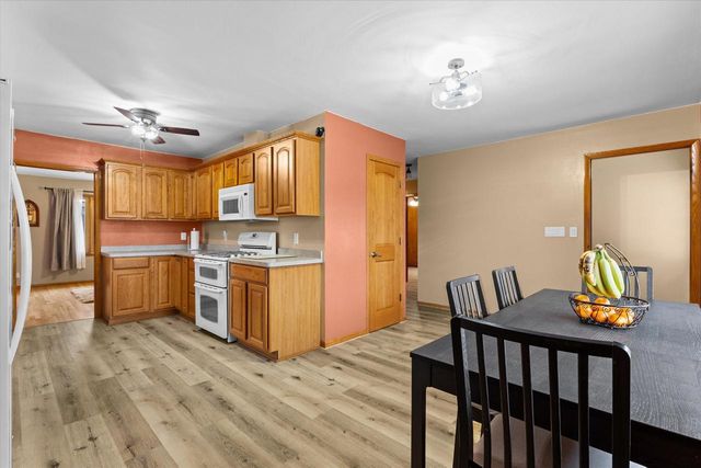 9300 W Eden PLACE, Milwaukee, WI 53228