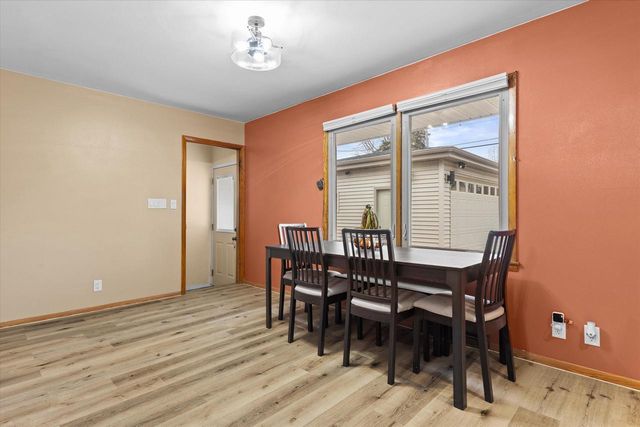 9300 W Eden PLACE, Milwaukee, WI 53228