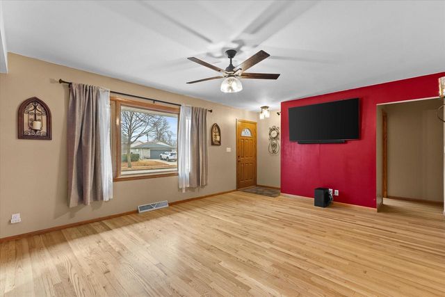 9300 W Eden PLACE, Milwaukee, WI 53228