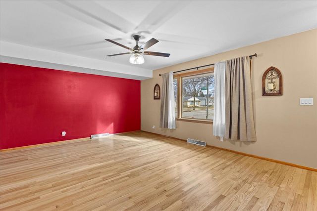 9300 W Eden PLACE, Milwaukee, WI 53228