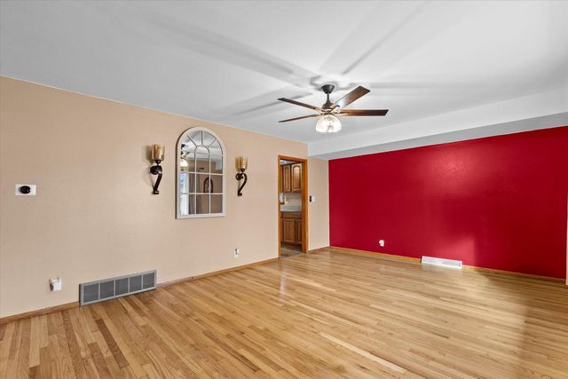 9300 W Eden PLACE, Milwaukee, WI 53228