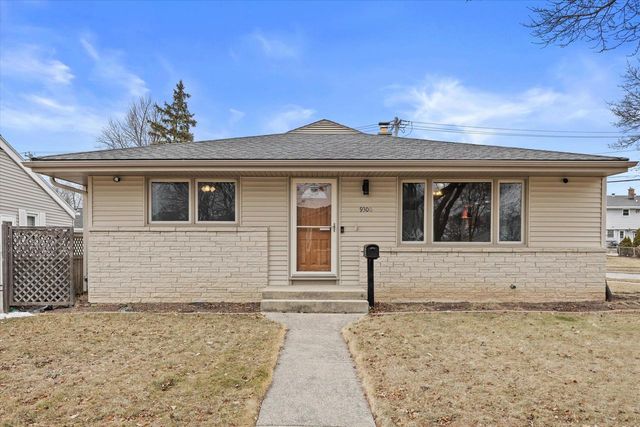 9300 W Eden PLACE, Milwaukee, WI 53228