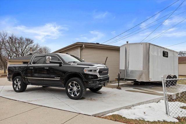 9300 W Eden PLACE, Milwaukee, WI 53228