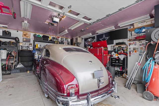 9300 W Eden PLACE, Milwaukee, WI 53228