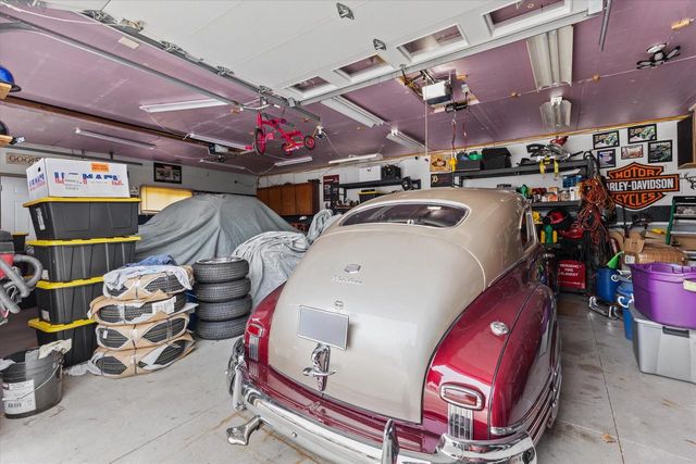 9300 W Eden PLACE, Milwaukee, WI 53228