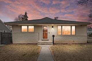 9300 W Eden PLACE, Milwaukee, WI 53228