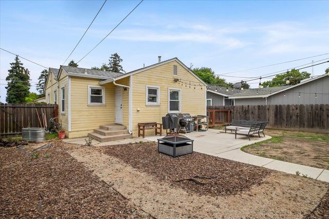 505 S Acacia Ave, Ripon, CA 95366