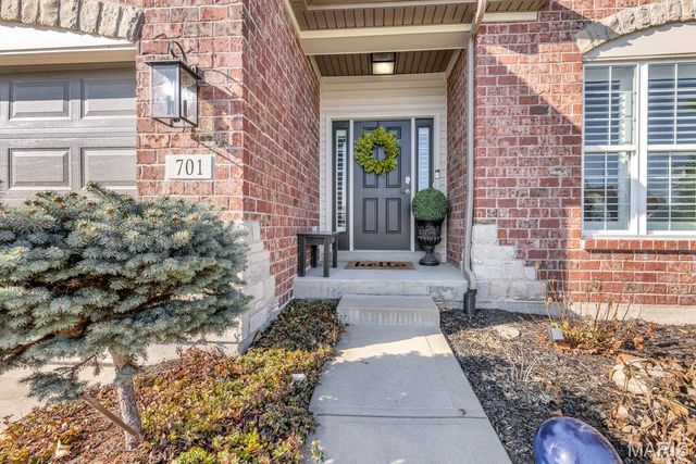 701 Ridgepointe Court, Lake St Louis, MO 63367