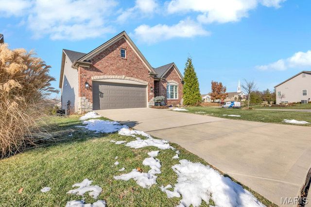 701 Ridgepointe Court, Lake St Louis, MO 63367
