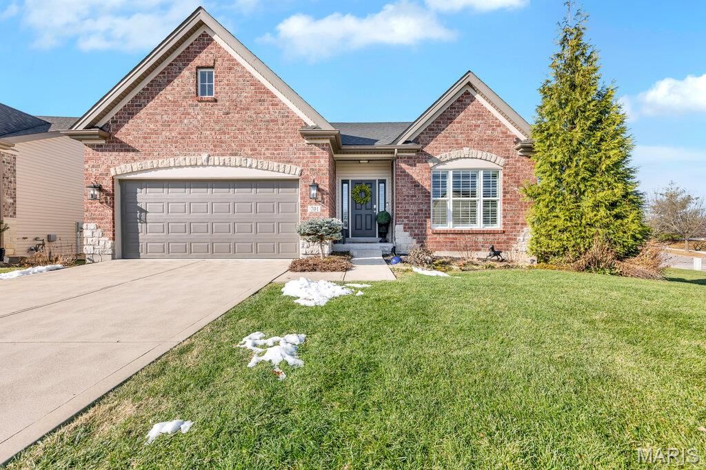 701 Ridgepointe Court, Lake St Louis, MO 63367