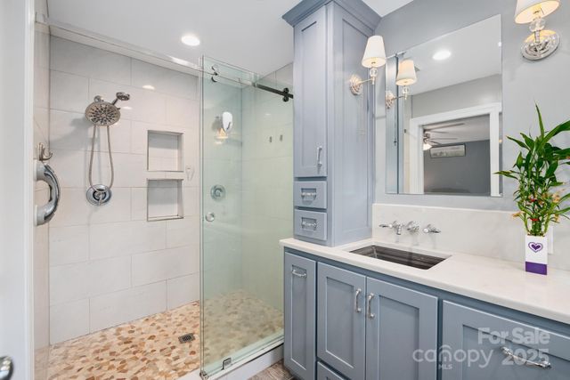 310 25th Avenue NW, Hickory, NC 28601