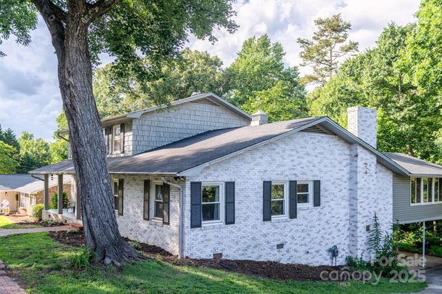 310 25th Avenue NW, Hickory, NC 28601