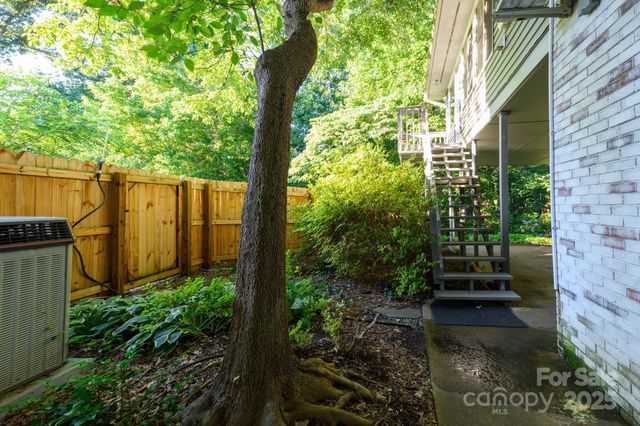 310 25th Avenue NW, Hickory, NC 28601