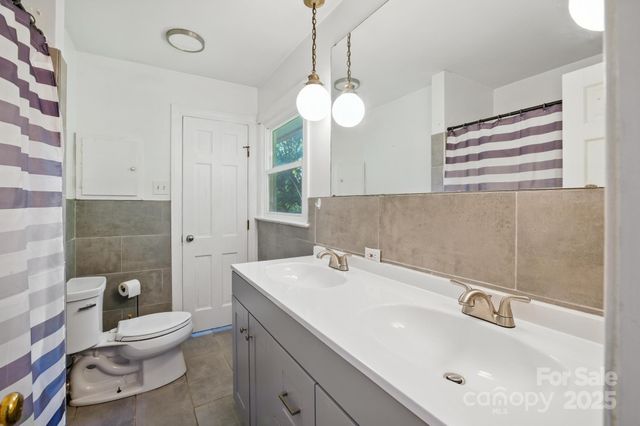 310 25th Avenue NW, Hickory, NC 28601