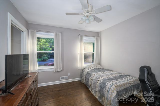 310 25th Avenue NW, Hickory, NC 28601