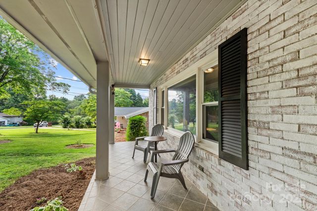 310 25th Avenue NW, Hickory, NC 28601