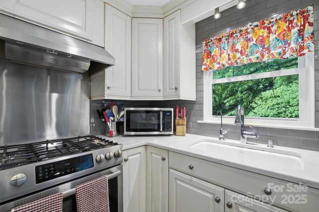 310 25th Avenue NW, Hickory, NC 28601