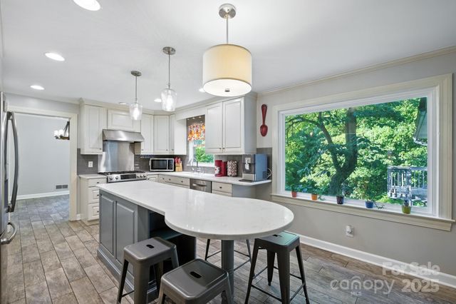 310 25th Avenue NW, Hickory, NC 28601