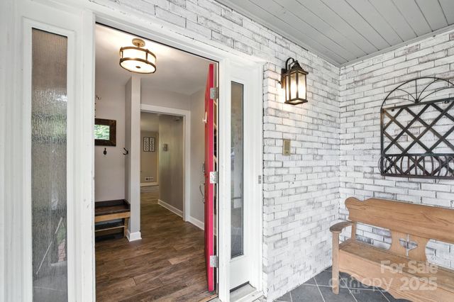 310 25th Avenue NW, Hickory, NC 28601