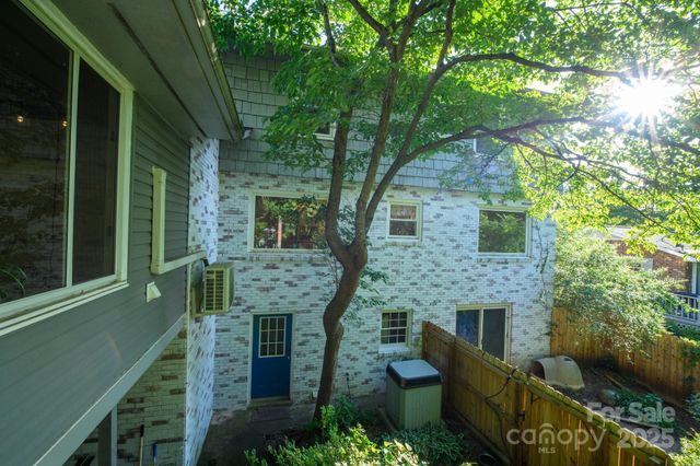 310 25th Avenue NW, Hickory, NC 28601