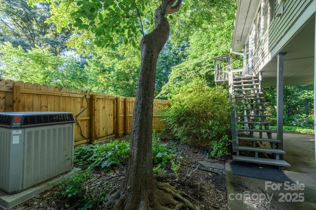 310 25th Avenue NW, Hickory, NC 28601