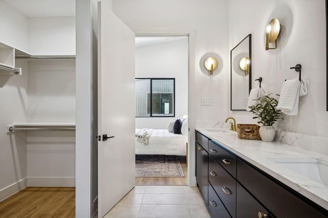 2147 Mail Avenue 102, Dallas, TX 75235