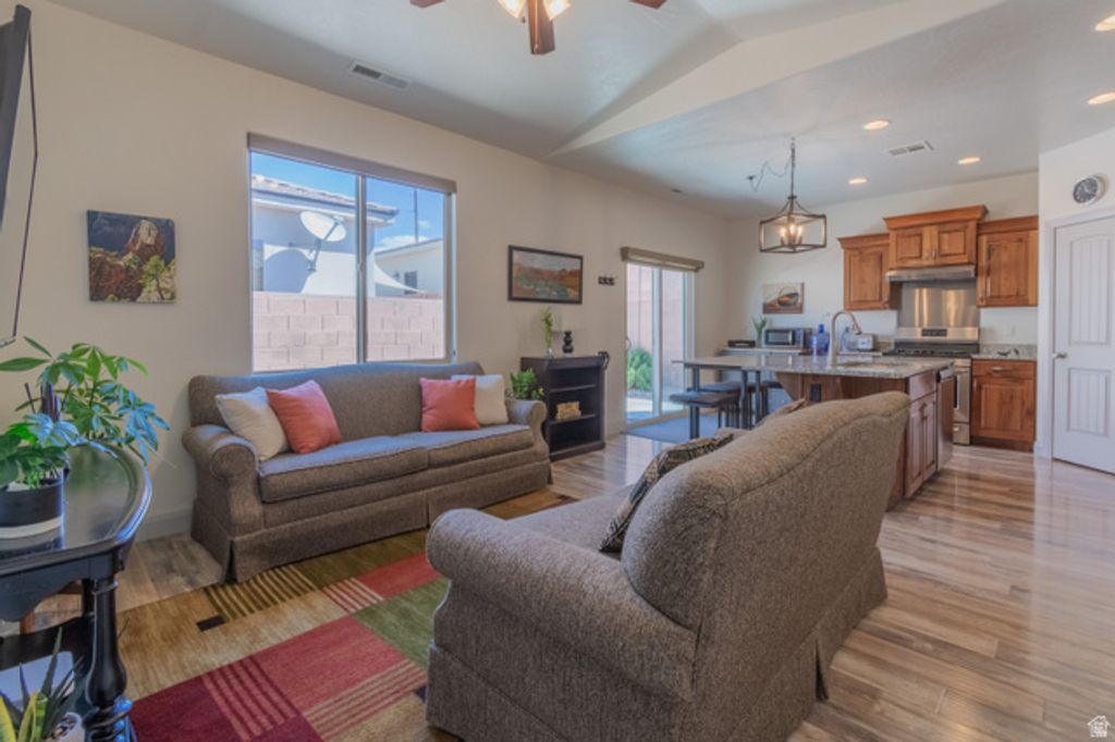 Image 11 of property listing at 3438 W 150 N, Hurricane, UT 84737