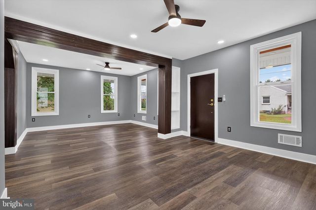 283 N LOCUST POINT ROAD, Mechanicsburg, PA 17050