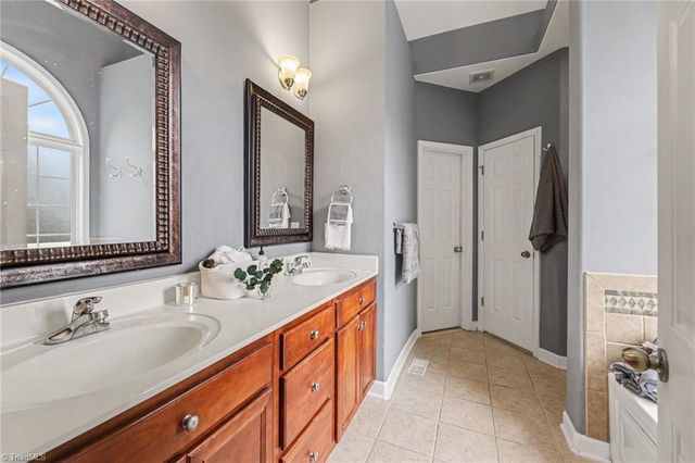 5120 Spiral Wood Drive, Clemmons, NC 27012