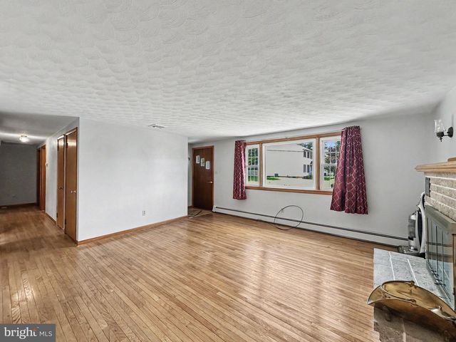 632 GREEN VALLEY RD, York, PA 17403