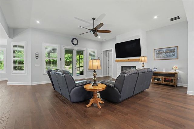 286 Chatuge Drive, Hoschton, GA 30548