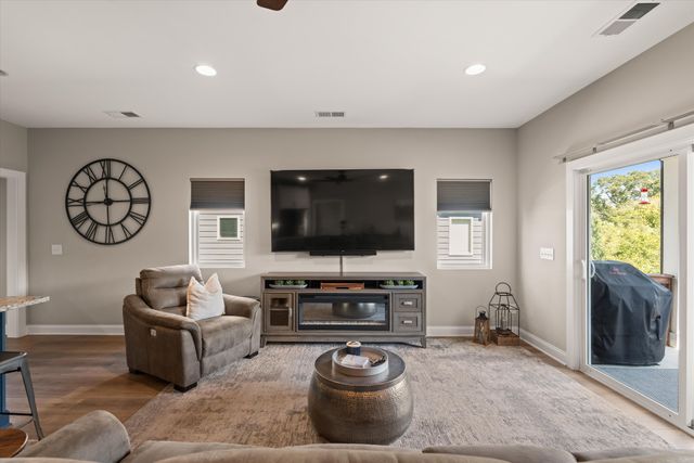 221 Sounder Cir, La Vergne, TN 37086